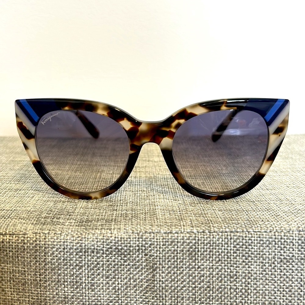 NEW Salvatore Ferragamo Winged Cat Eye Tortoise Shell Sunglasses